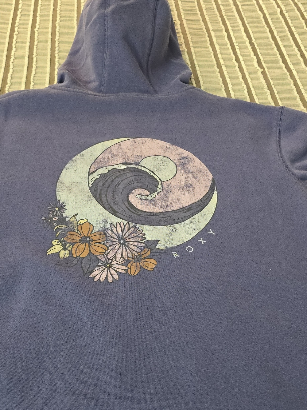Roxy Men's Crewneck Sweatshirt in Dusty Blue with Floral Wave Graphic